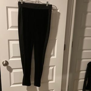 Black leggings with velvet detail